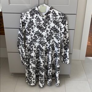 Blk & wht floral maternity dress